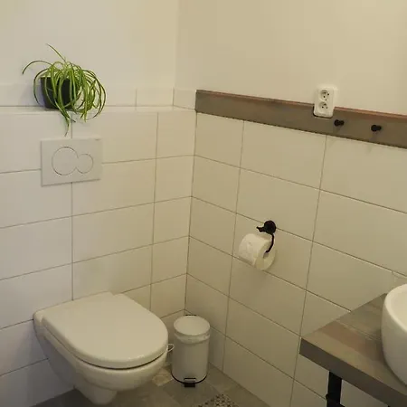 Lejlighed U Vaclava - 7 Minut Od Letiste Vaclava Havla - Parkovani Zdarma Kněževes