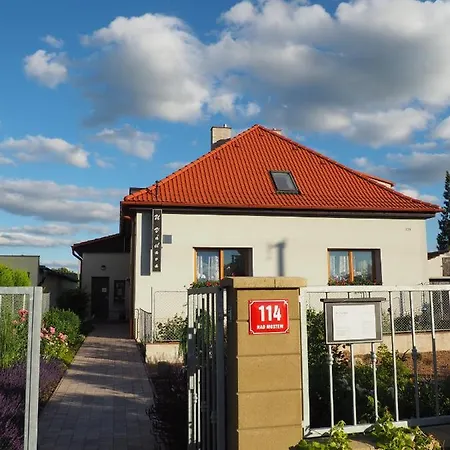 U Vaclava - 7 Minut Od Letiste Vaclava Havla - Parkovani Zdarma Kněževes