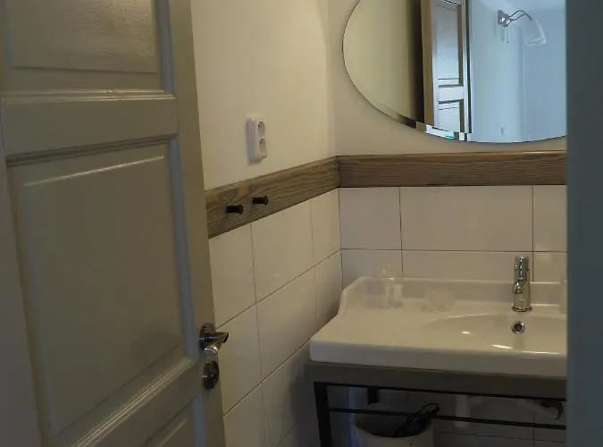Apartment U Vaclava - 7 Minut Od Letiste Vaclava Havla - Parkovani Zdarma Kněževes