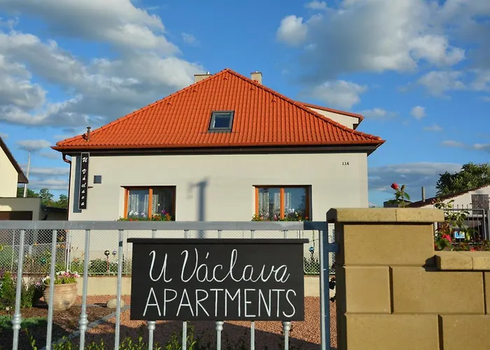 U Vaclava - 7 Minut Od Letiste Vaclava Havla - Parkovani Zdarma Kněževes