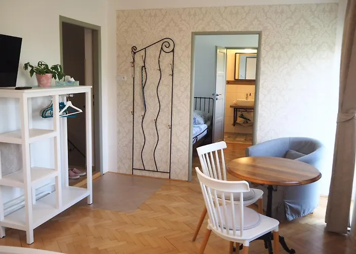 Apartment U Vaclava - 7 Minut Od Letiste Vaclava Havla - Parkovani Zdarma Kněževes