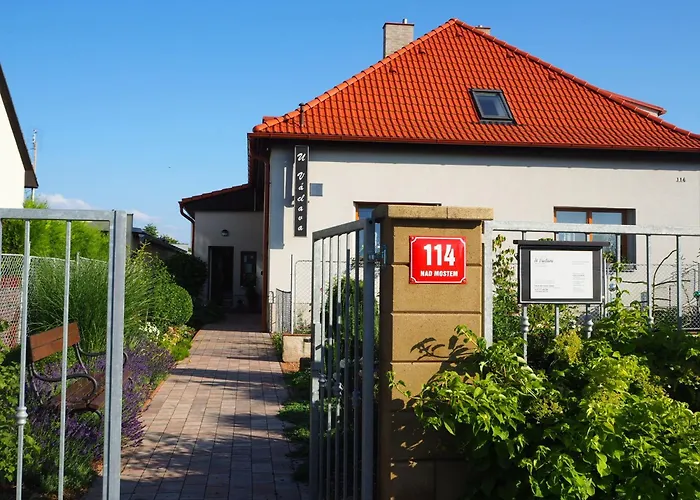Apartment U Vaclava - 7 Minut Od Letiste Vaclava Havla - Parkovani Zdarma